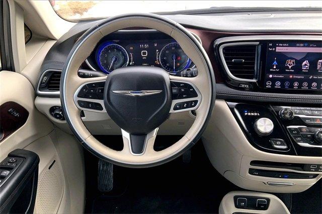 2018 Chrysler Pacifica Vehicle Photo in KANSAS CITY, MO 64114-4502