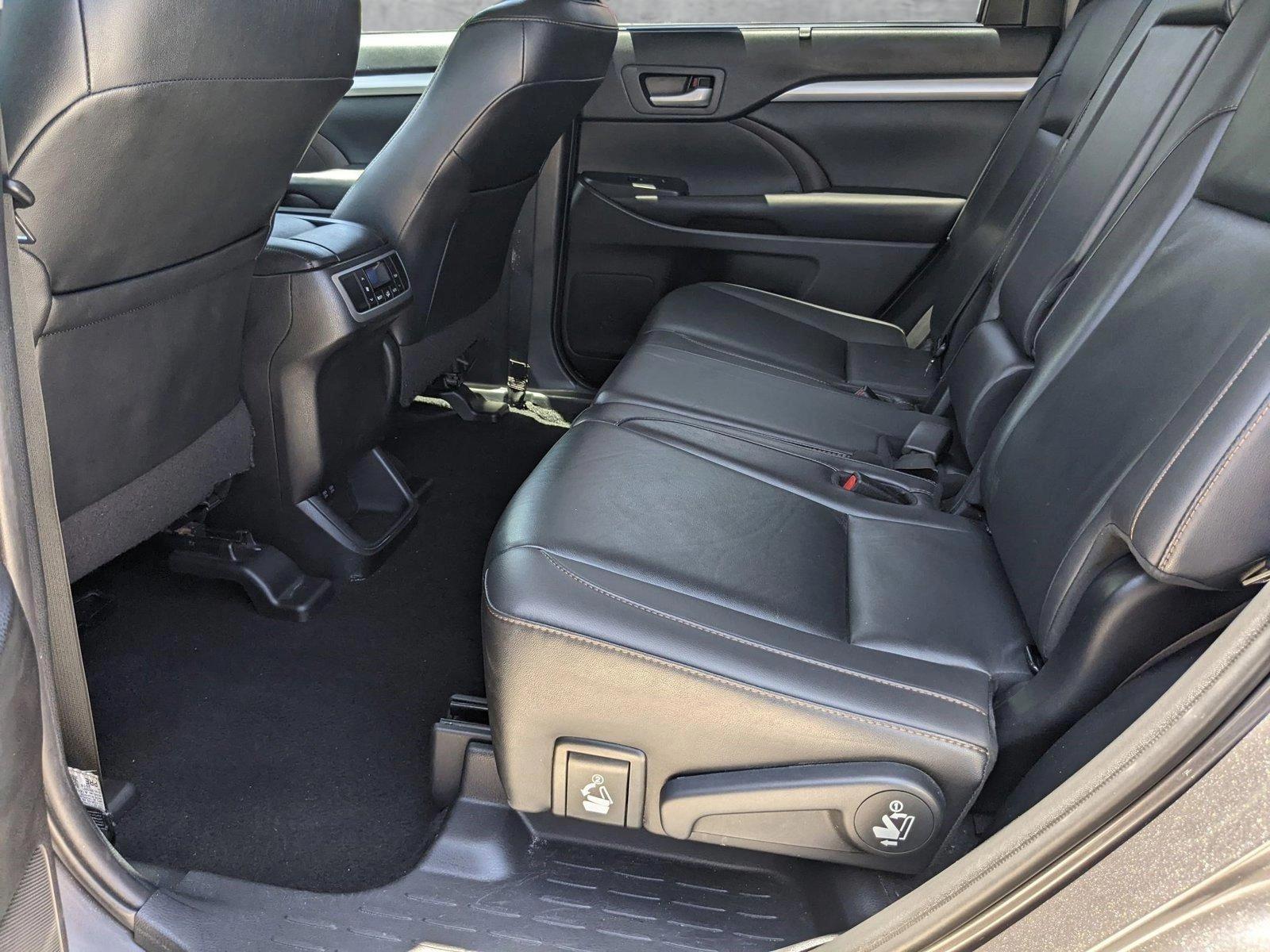 2019 Toyota Highlander Vehicle Photo in Davie, FL 33331