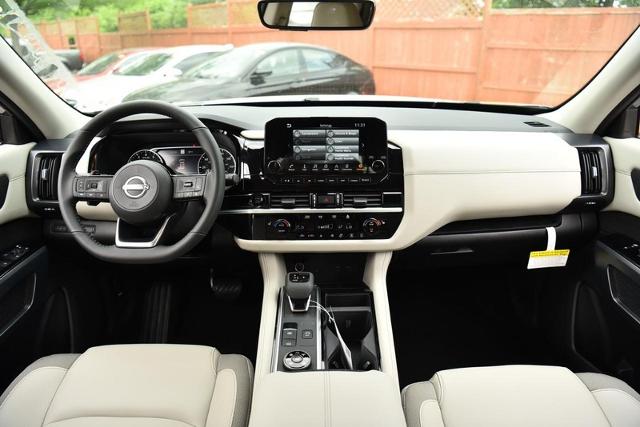 2025 Nissan Pathfinder Vehicle Photo in Ballwin, MO 63011