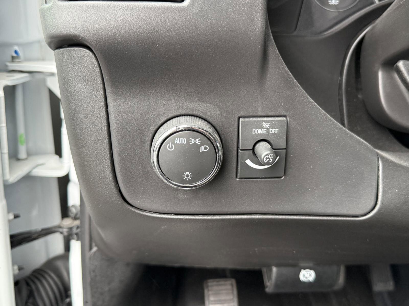 2024 Chevrolet Express Cutaway 3500 Vehicle Photo in GEORGETOWN, TX 78626-7508