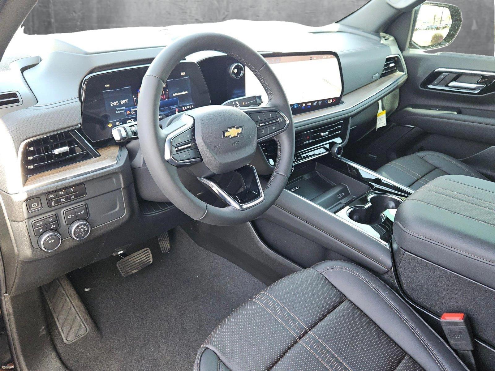 2025 Chevrolet Suburban Vehicle Photo in GILBERT, AZ 85297-0446