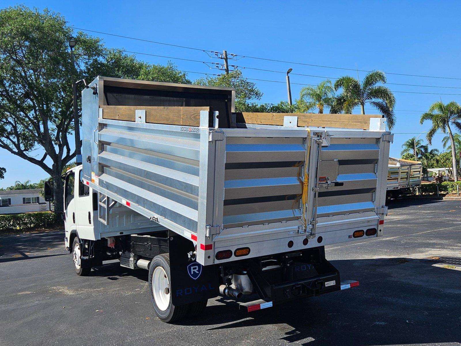 2024 Chevrolet Low Cab Forward 4500 Vehicle Photo in GREENACRES, FL 33463-3207