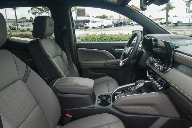 2025 Chevrolet Colorado Vehicle Photo in VENTURA, CA 93003-8585