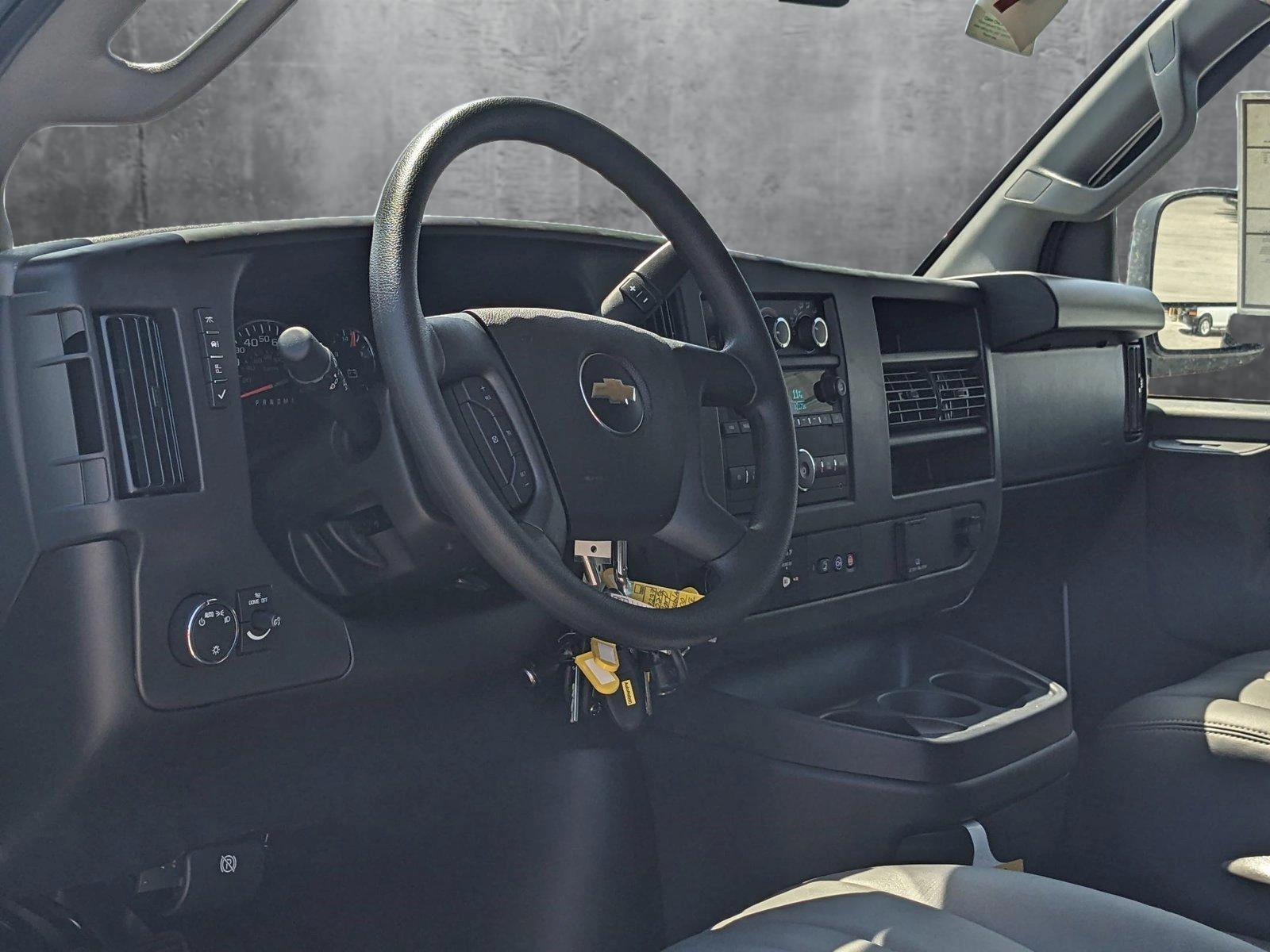 2025 Chevrolet Express Cargo 2500 Vehicle Photo in MIAMI, FL 33172-3015