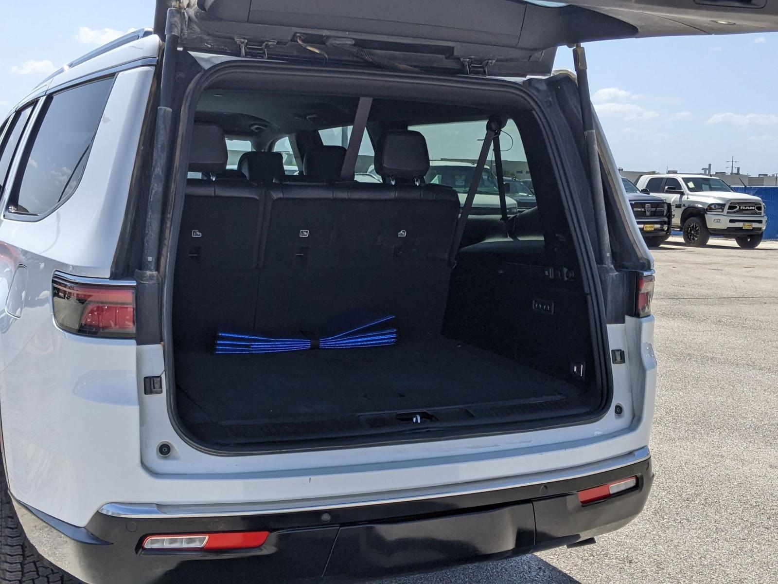 2023 Jeep Wagoneer L Vehicle Photo in Seguin, TX 78155