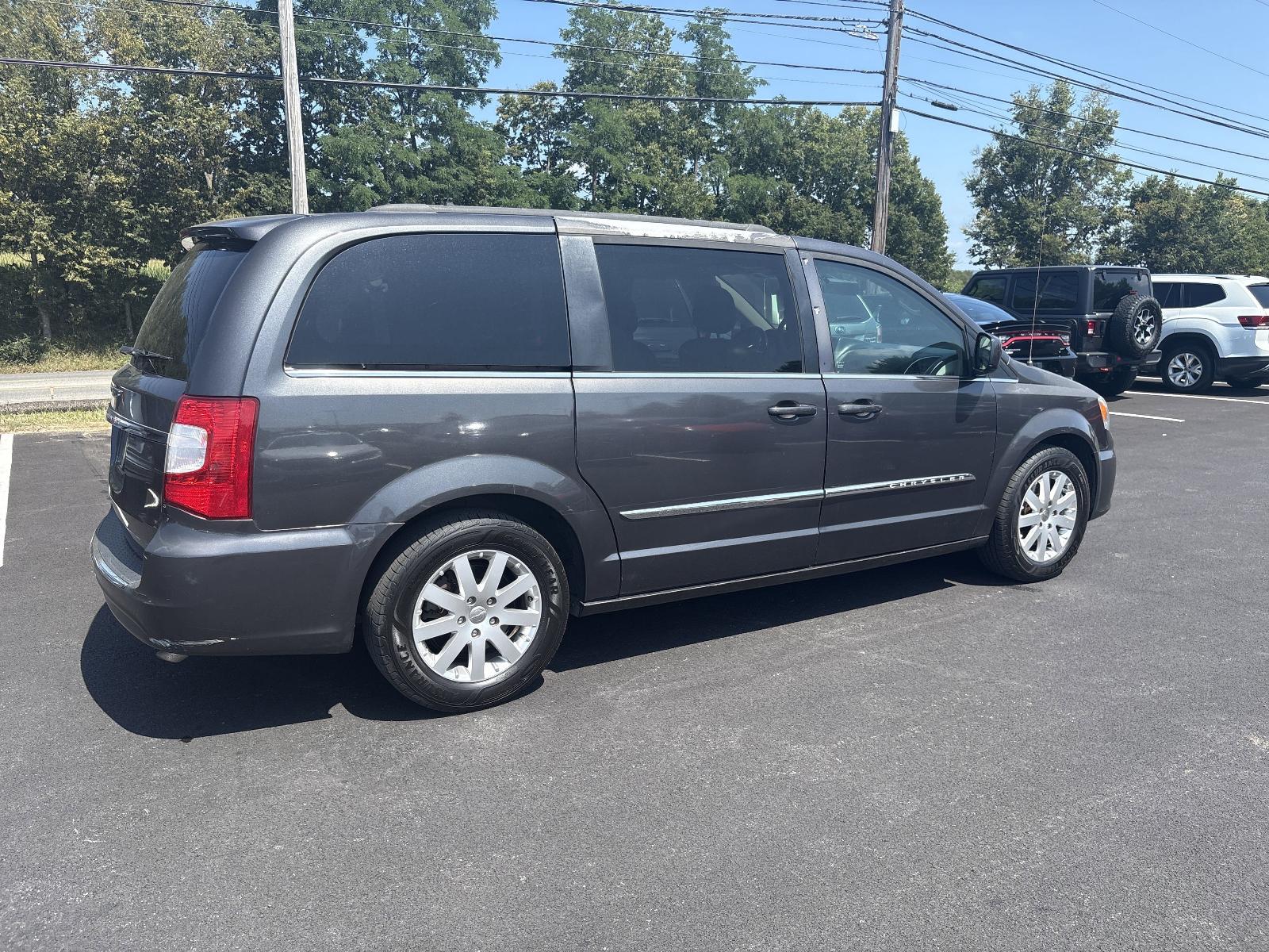 2016 Chrysler Town & Country Vehicle Photo in Mechanicsburg, PA 17050-1707