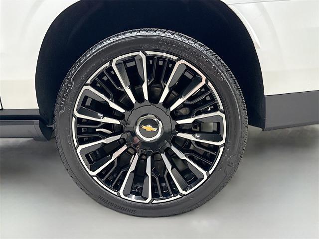2025 Chevrolet Suburban Vehicle Photo in EVERETT, WA 98203-5662