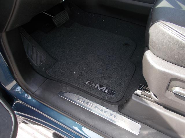 2025 GMC Sierra 2500 HD Vehicle Photo in LOWELL, MA 01852-4336