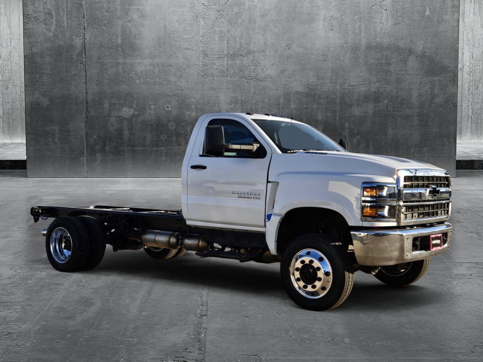 2024 Chevrolet Silverado 6500 HD Vehicle Photo in AMARILLO, TX 79103-4111