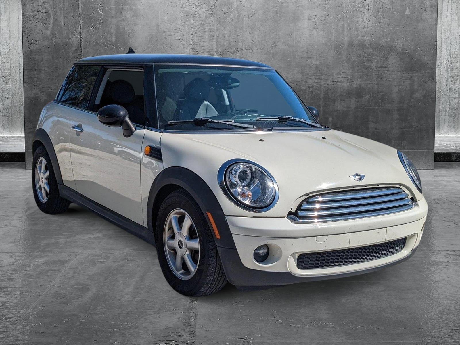 2009 MINI Cooper Hardtop 2 Door Vehicle Photo in Jacksonville, FL 32256