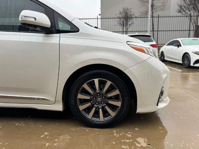 2018 Toyota Sienna Vehicle Photo in Grapevine, TX 76051