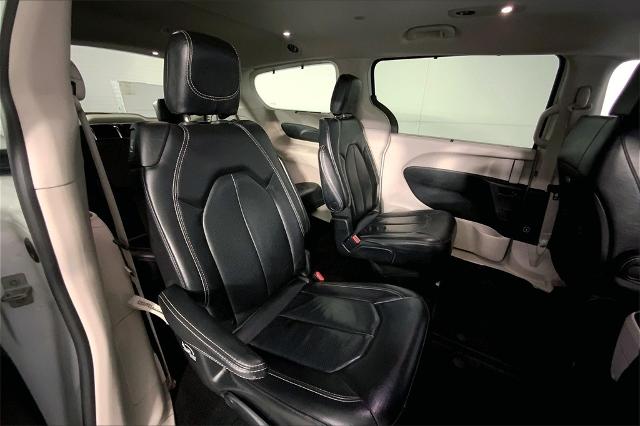 2022 Chrysler Pacifica Vehicle Photo in Kansas City, MO 64114