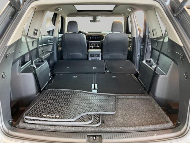 2022 Volkswagen Atlas Vehicle Photo in Oshkosh, WI 54904