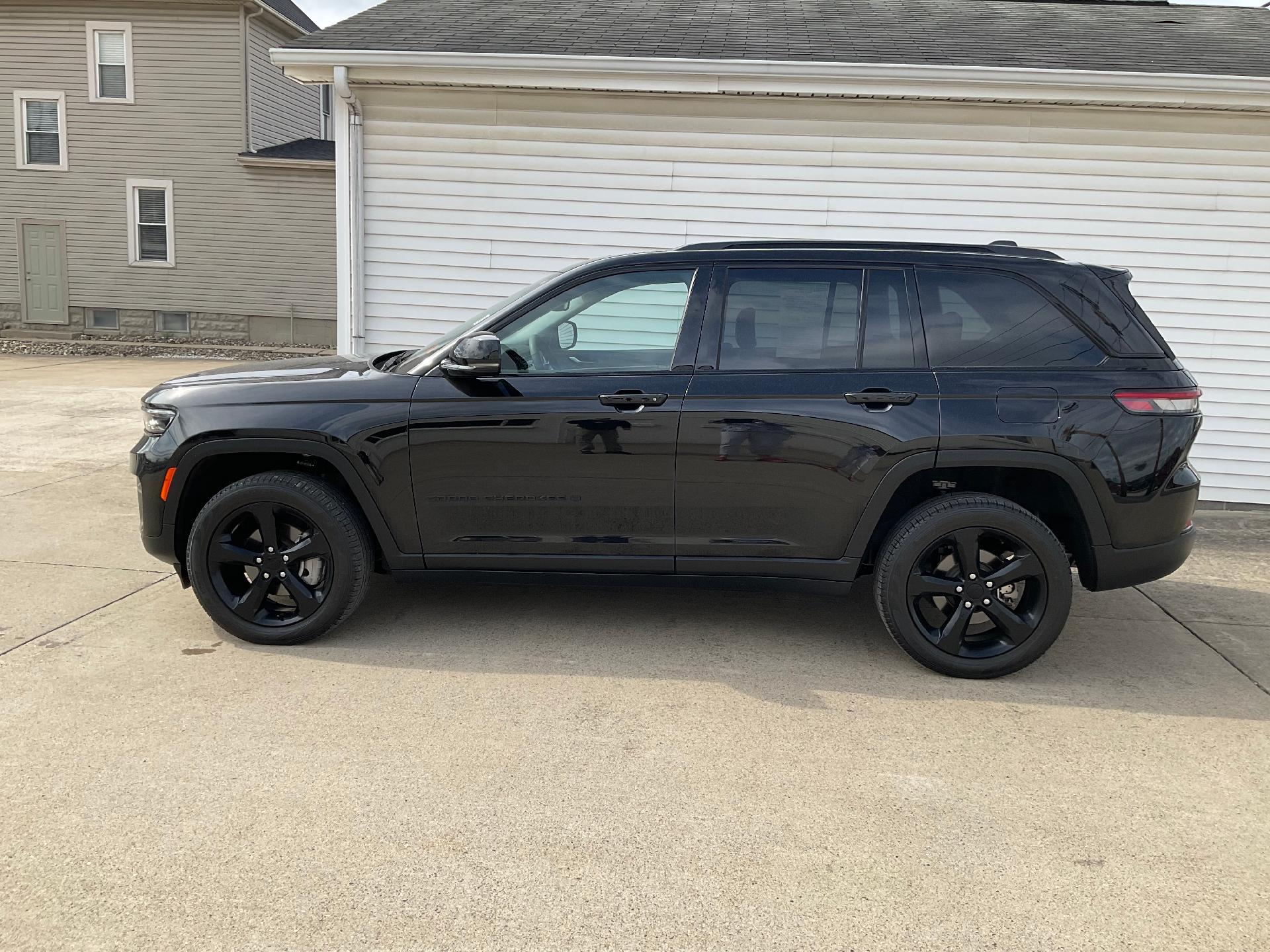Used 2023 Jeep Grand Cherokee Limited with VIN 1C4RJHBG1P8818748 for sale in Moundsville, WV