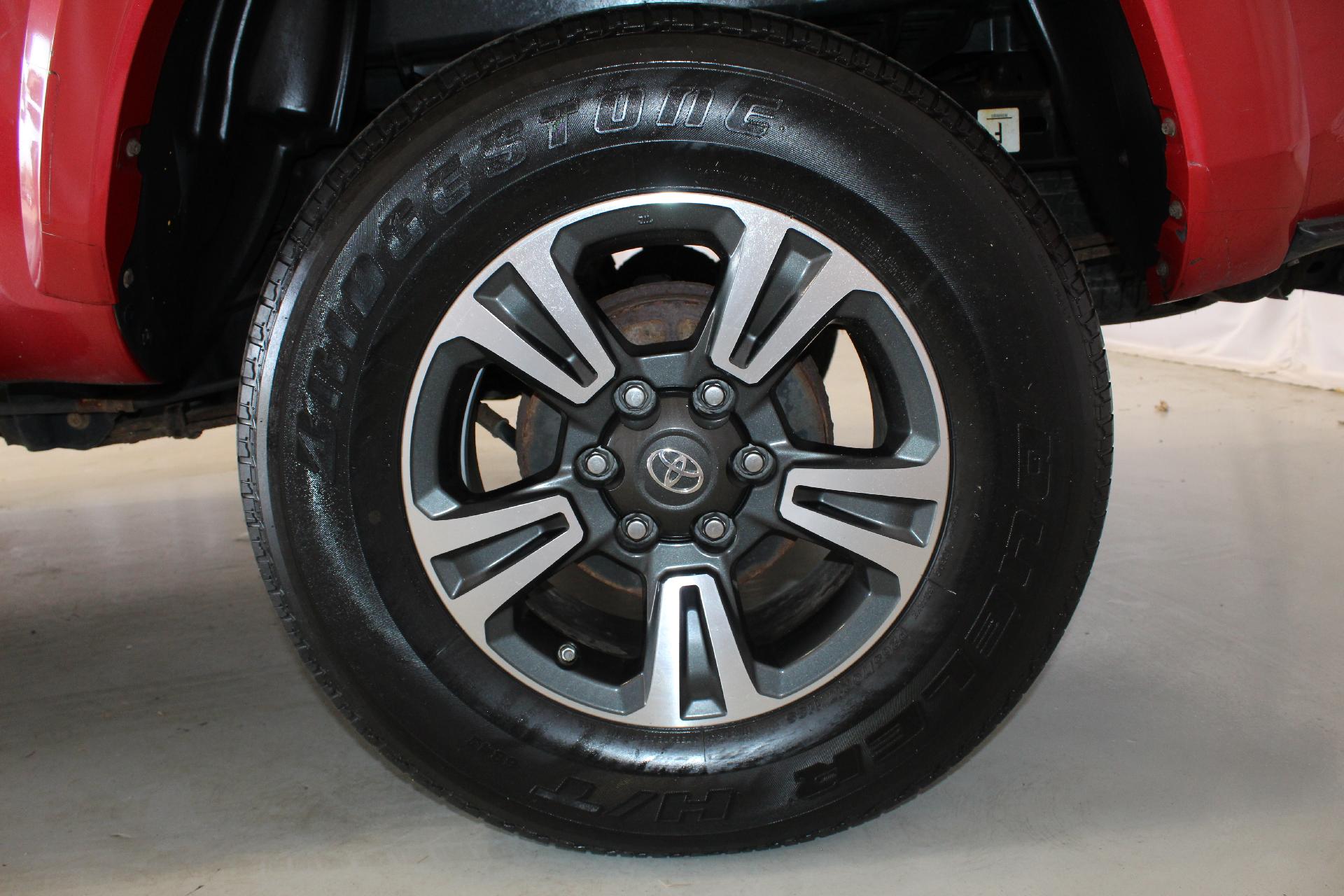 2017 Toyota Tacoma Vehicle Photo in NORTHAMPTON, MA 01060-1120