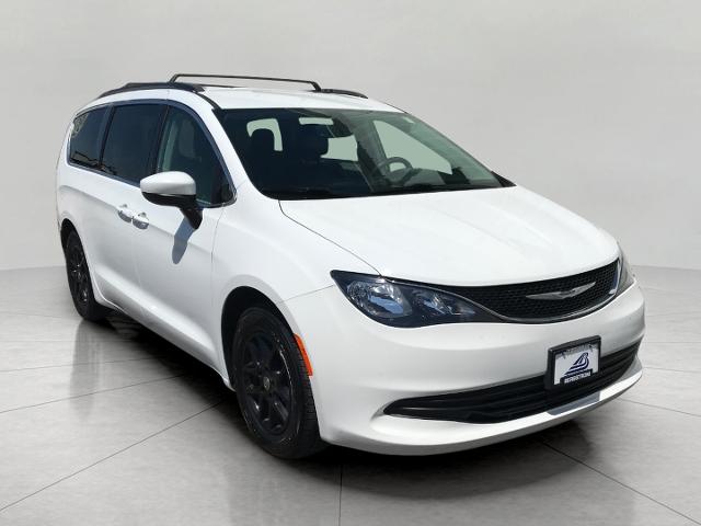2020 Chrysler Voyager Vehicle Photo in GREEN BAY, WI 54303-3330
