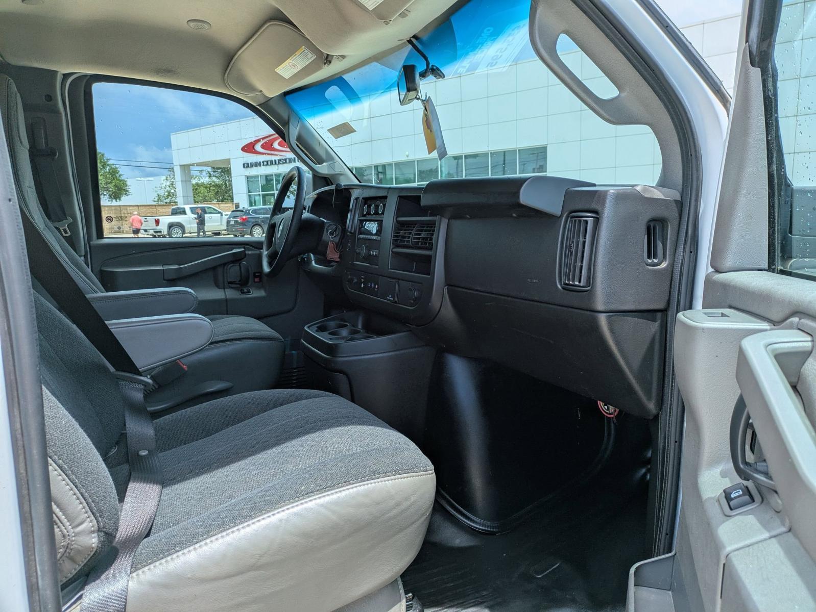 2023 Chevrolet Express Cargo 2500 Vehicle Photo in SELMA, TX 78154-1460