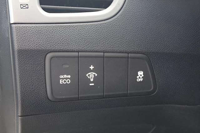 2013 Hyundai ELANTRA Coupe Vehicle Photo in Green Bay, WI 54304