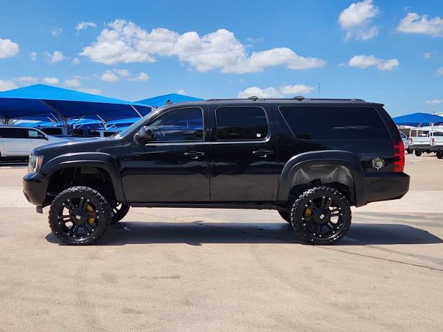 2011 Chevrolet Suburban Vehicle Photo in DENTON, TX 76210-9321