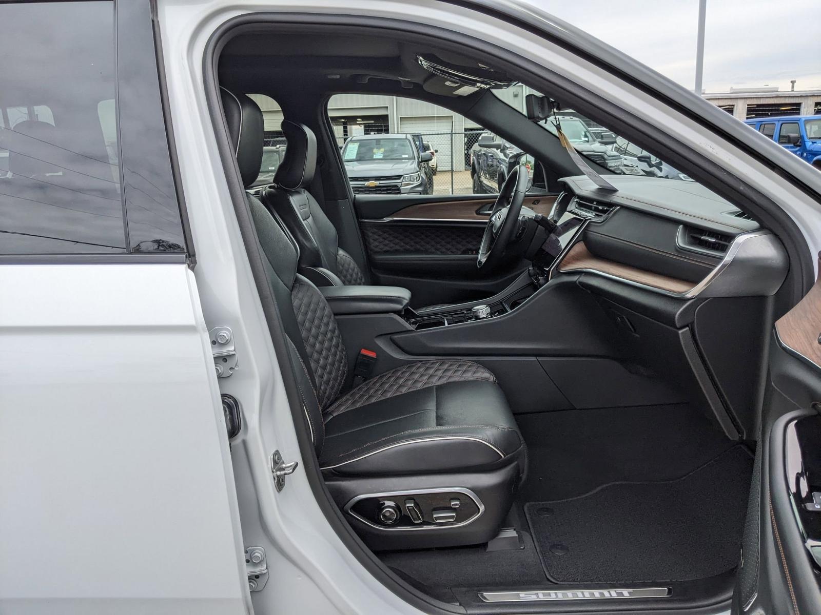 2022 Jeep Grand Cherokee Vehicle Photo in Seguin, TX 78155
