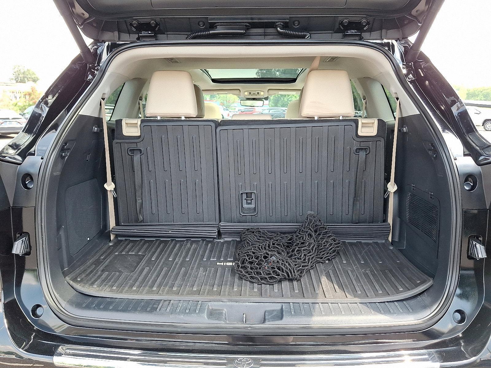 2024 Toyota Highlander Vehicle Photo in Trevose, PA 19053