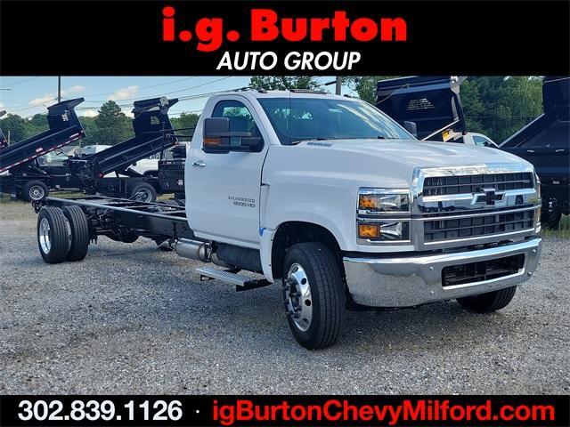 2024 Chevrolet Silverado 6500 HD Vehicle Photo in MILFORD, DE 19963-6122