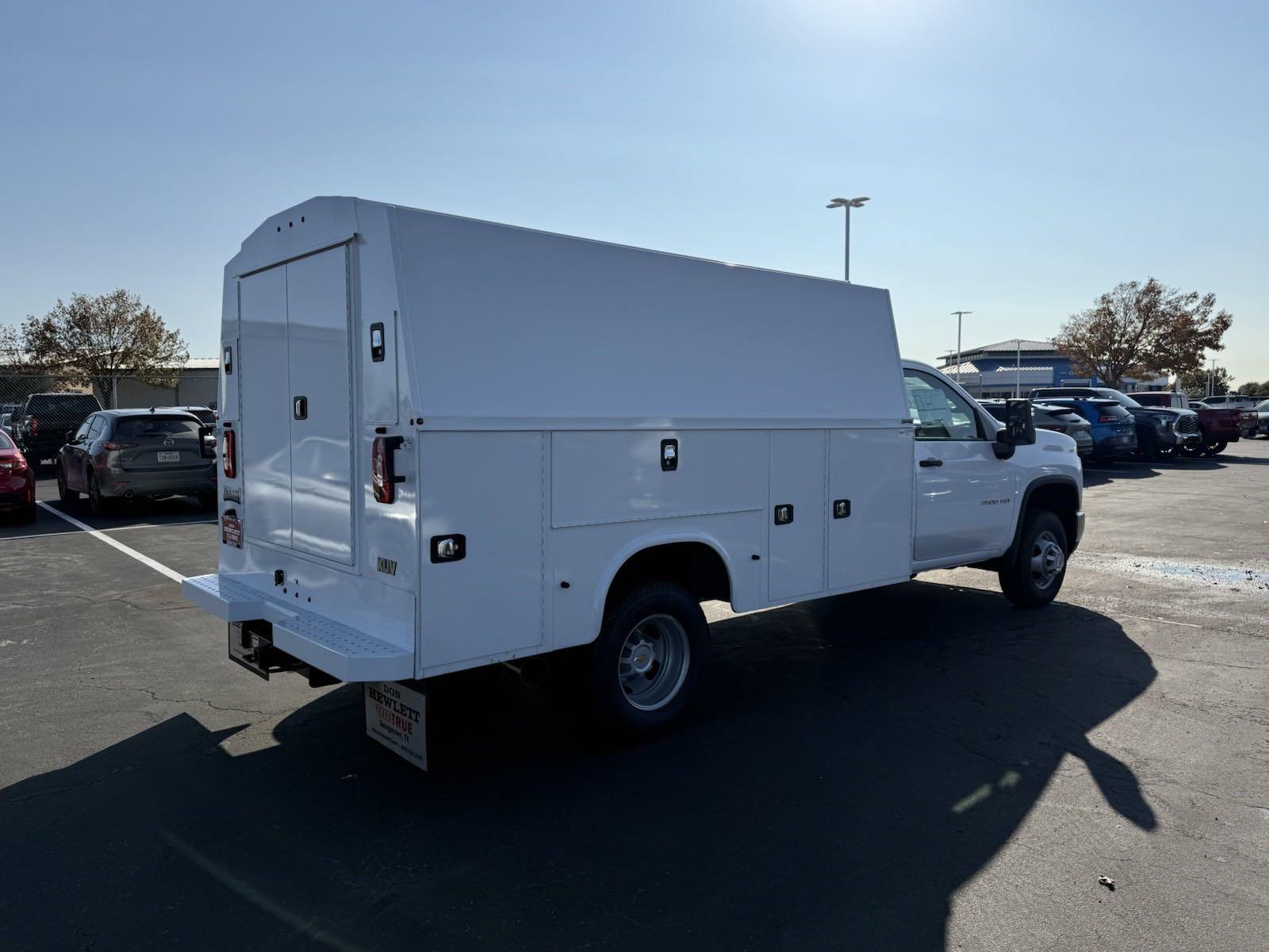 2024 Chevrolet Silverado 3500 HD Chassis Cab Vehicle Photo in GEORGETOWN, TX 78626-7508