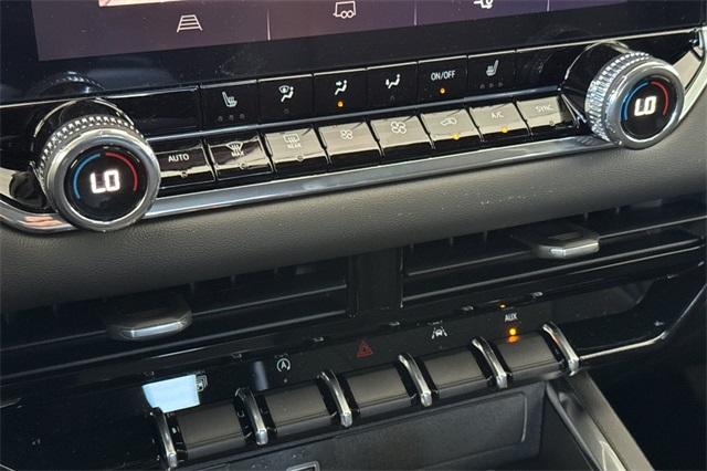 2025 GMC Canyon Vehicle Photo in ELK GROVE, CA 95757-8703