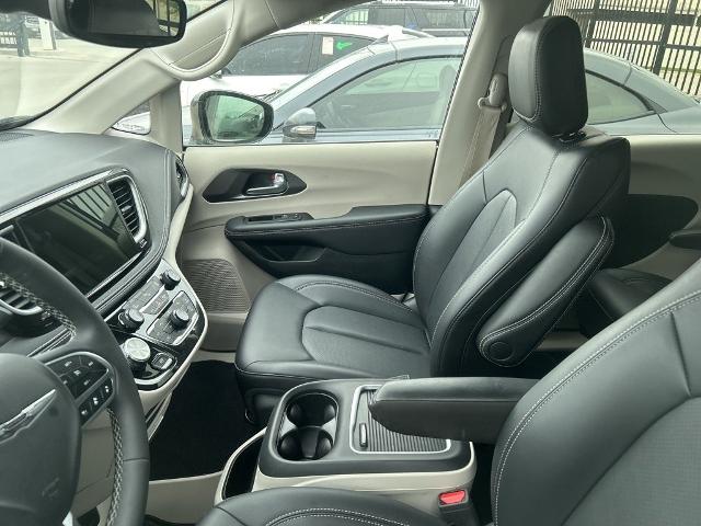 2024 Chrysler Pacifica Vehicle Photo in San Antonio, TX 78230