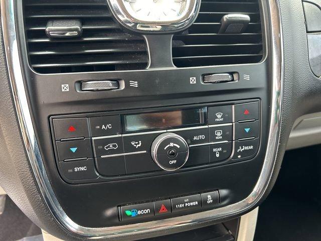 2015 Chrysler Town & Country Vehicle Photo in MEDINA, OH 44256-9631