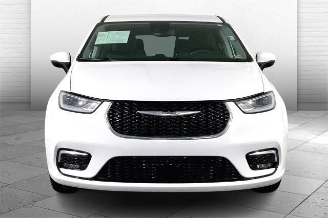 2023 Chrysler Pacifica Vehicle Photo in Lees Summit, MO 64086