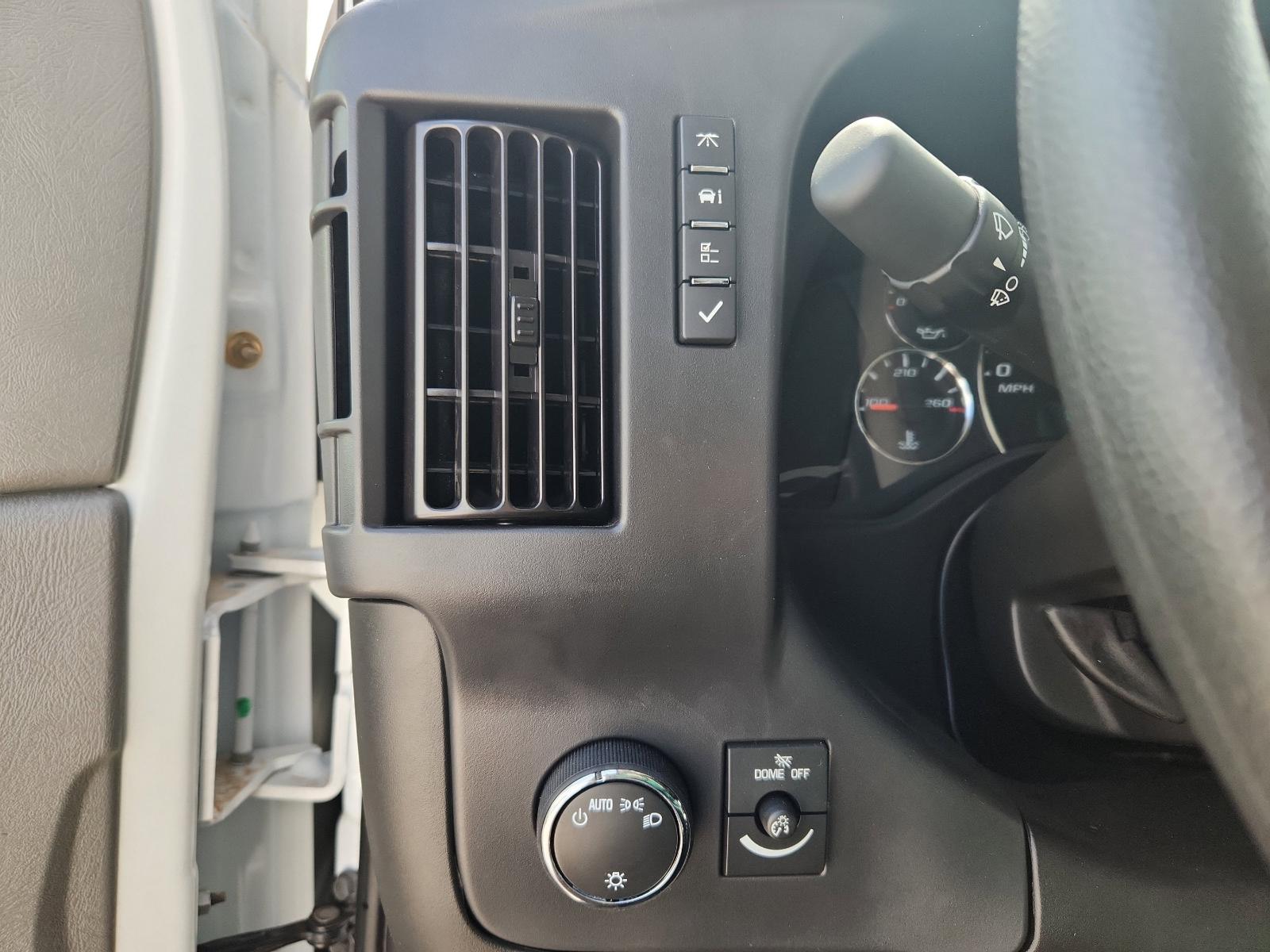 2025 Chevrolet Express Cutaway 3500 Vehicle Photo in GEORGETOWN, TX 78626-7508