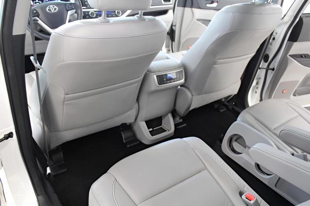 2016 Toyota Highlander Vehicle Photo in Green Bay, WI 54304
