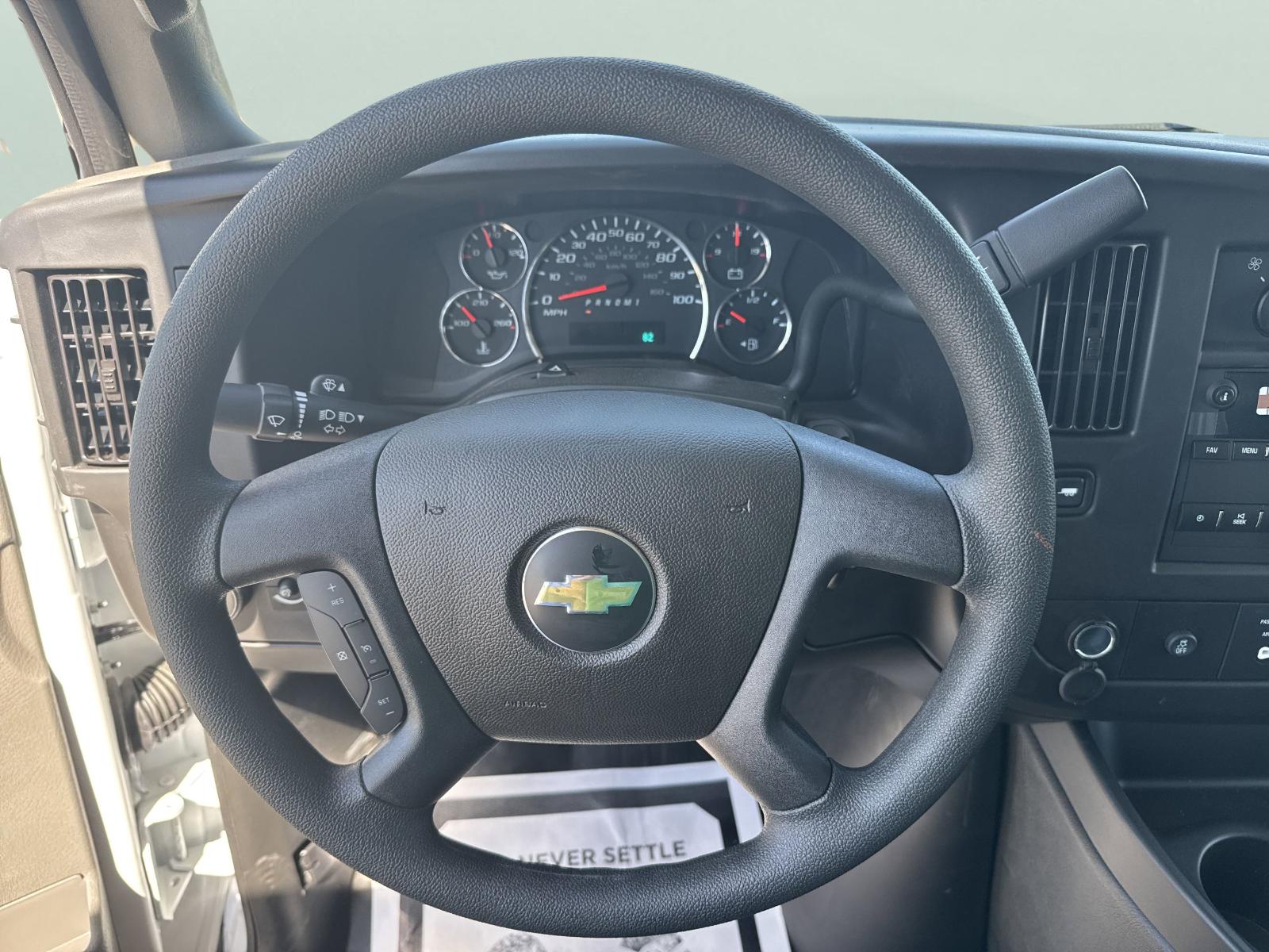 2025 Chevrolet Express Cutaway 3500 Vehicle Photo in GEORGETOWN, TX 78626-7508