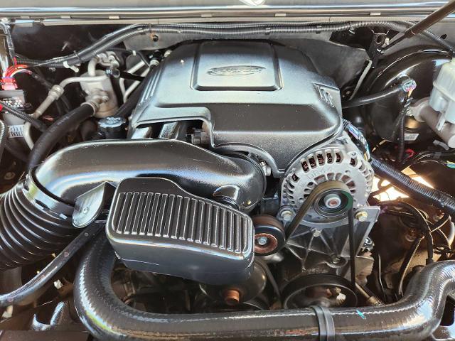 2011 Chevrolet Suburban Vehicle Photo in DENTON, TX 76210-9321