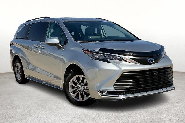 2024 Toyota Sienna Vehicle Photo in San Antonio, TX 78230