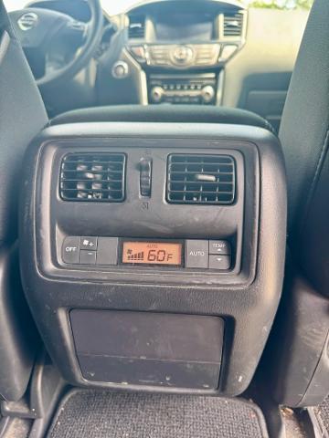 2017 Nissan Pathfinder Vehicle Photo in Lees Summit, MO 64086
