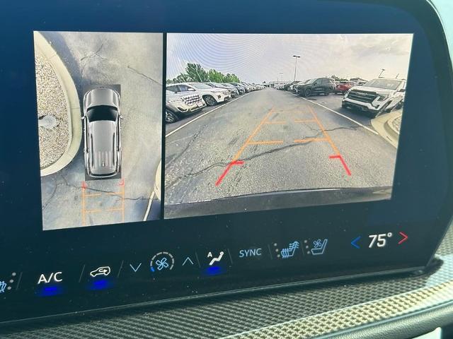 2025 Chevrolet Traverse Vehicle Photo in COLUMBIA, MO 65203-3903