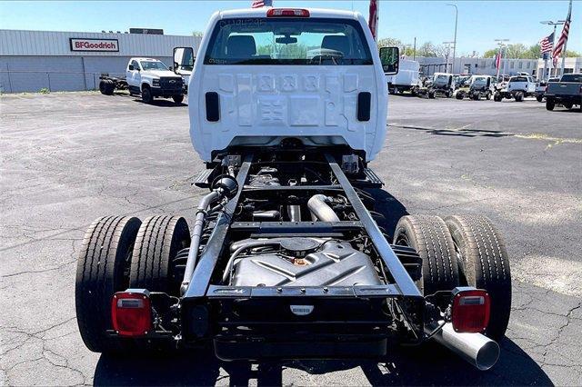 2024 Chevrolet Silverado Chassis Cab Vehicle Photo in INDEPENDENCE, MO 64055-1314