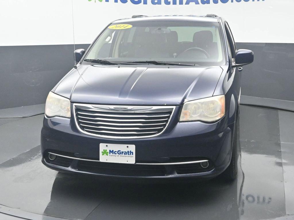 2014 Chrysler Town & Country Vehicle Photo in Cedar Rapids, IA 52402