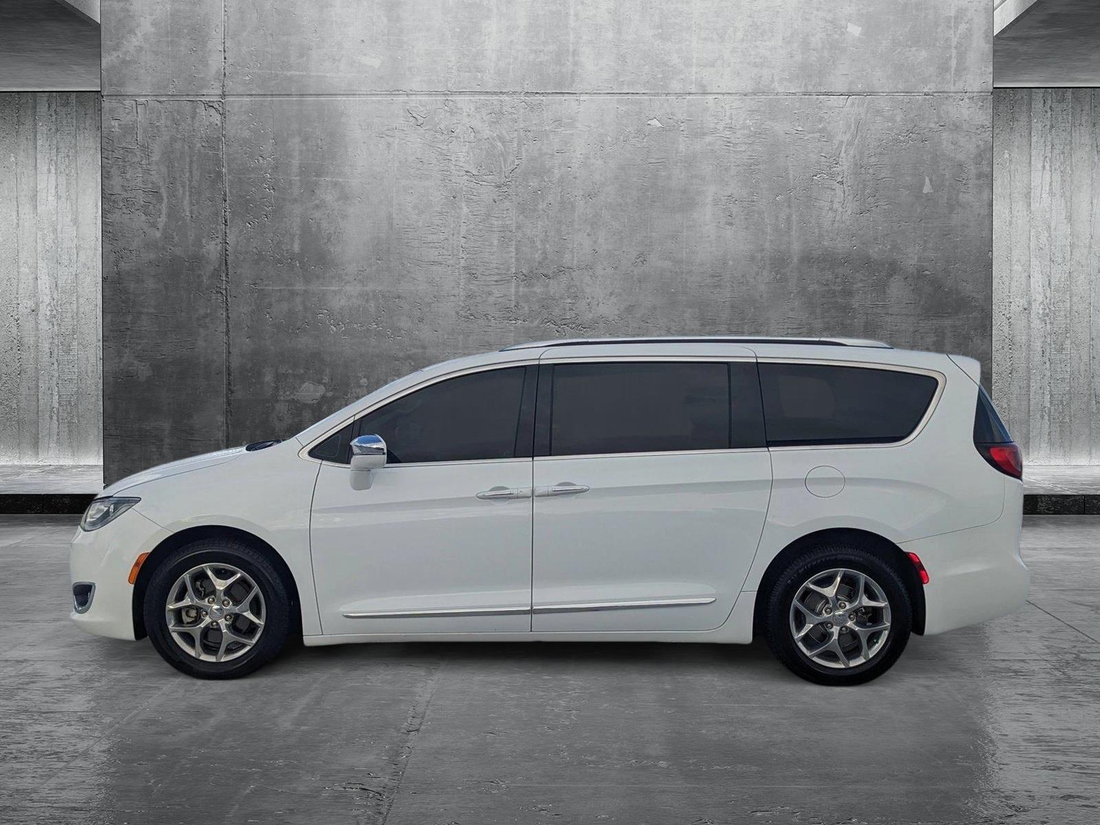 2017 Chrysler Pacifica Vehicle Photo in WEST PALM BEACH, FL 33407-3296