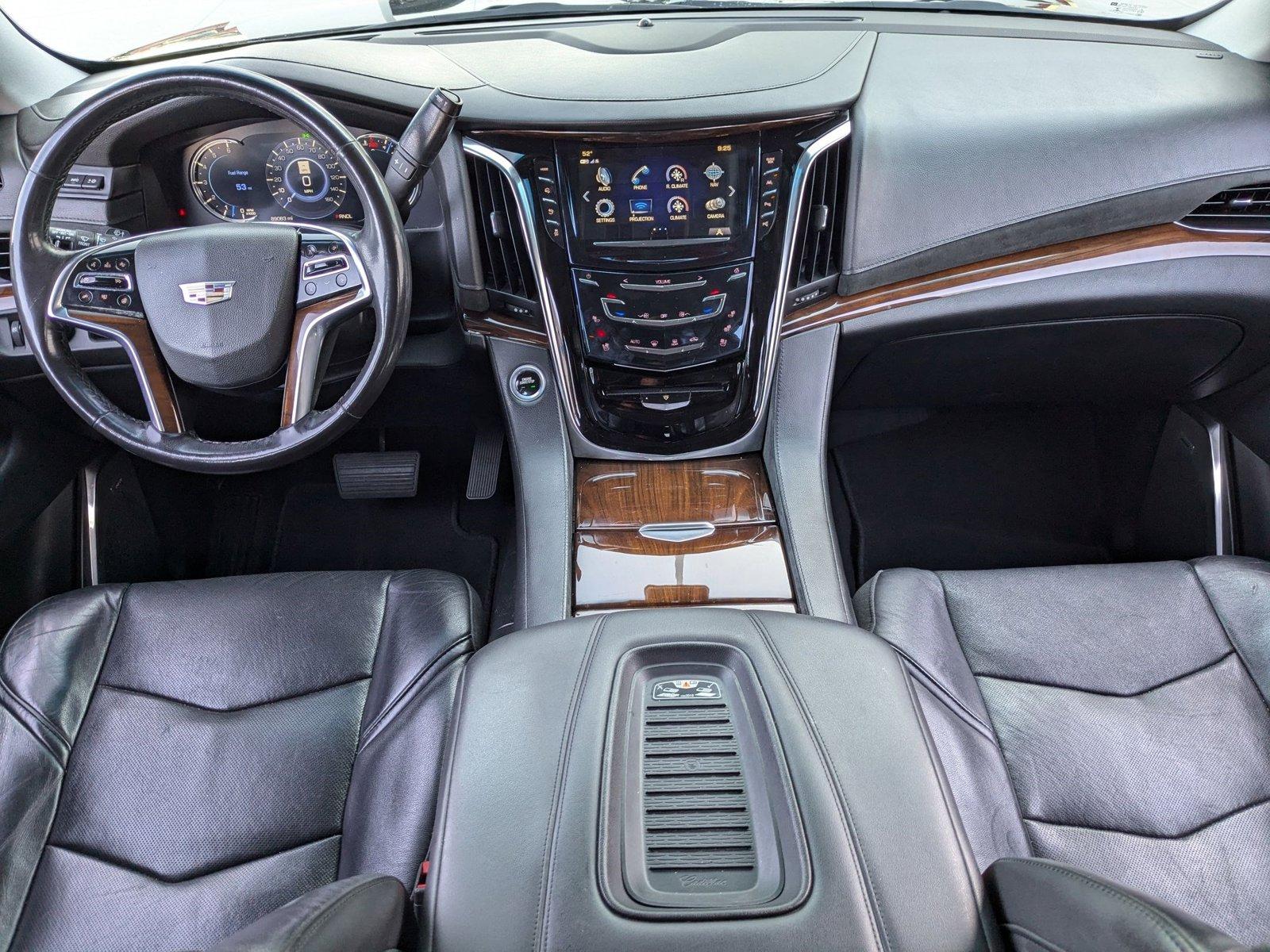 2018 Cadillac Escalade Vehicle Photo in VALENCIA, CA 91355-1705