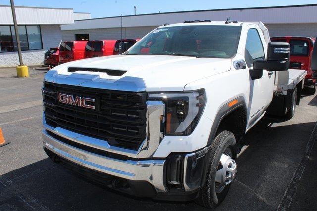 2025 GMC Sierra 3500 HD Chassis Cab Vehicle Photo in SAINT CLAIRSVILLE, OH 43950-8512