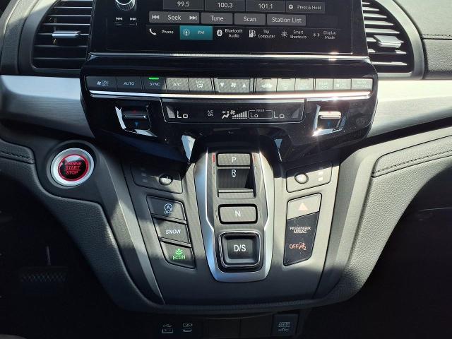2025 Honda Odyssey Vehicle Photo in Oshkosh, WI 54904