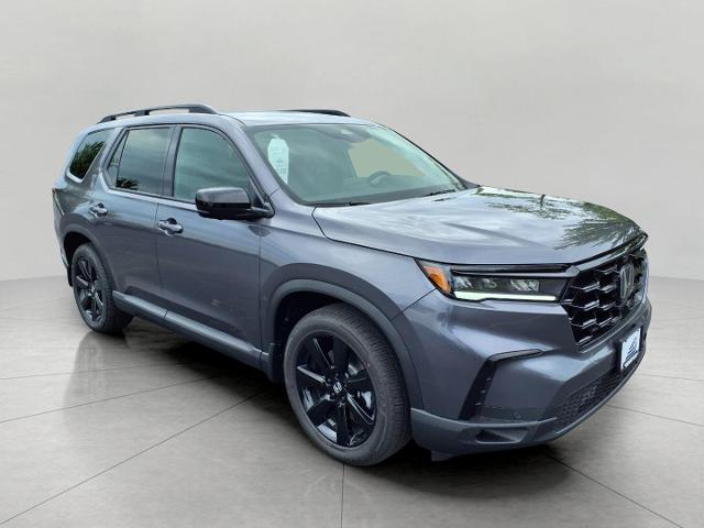2025 Honda Pilot Vehicle Photo in Oshkosh, WI 54904