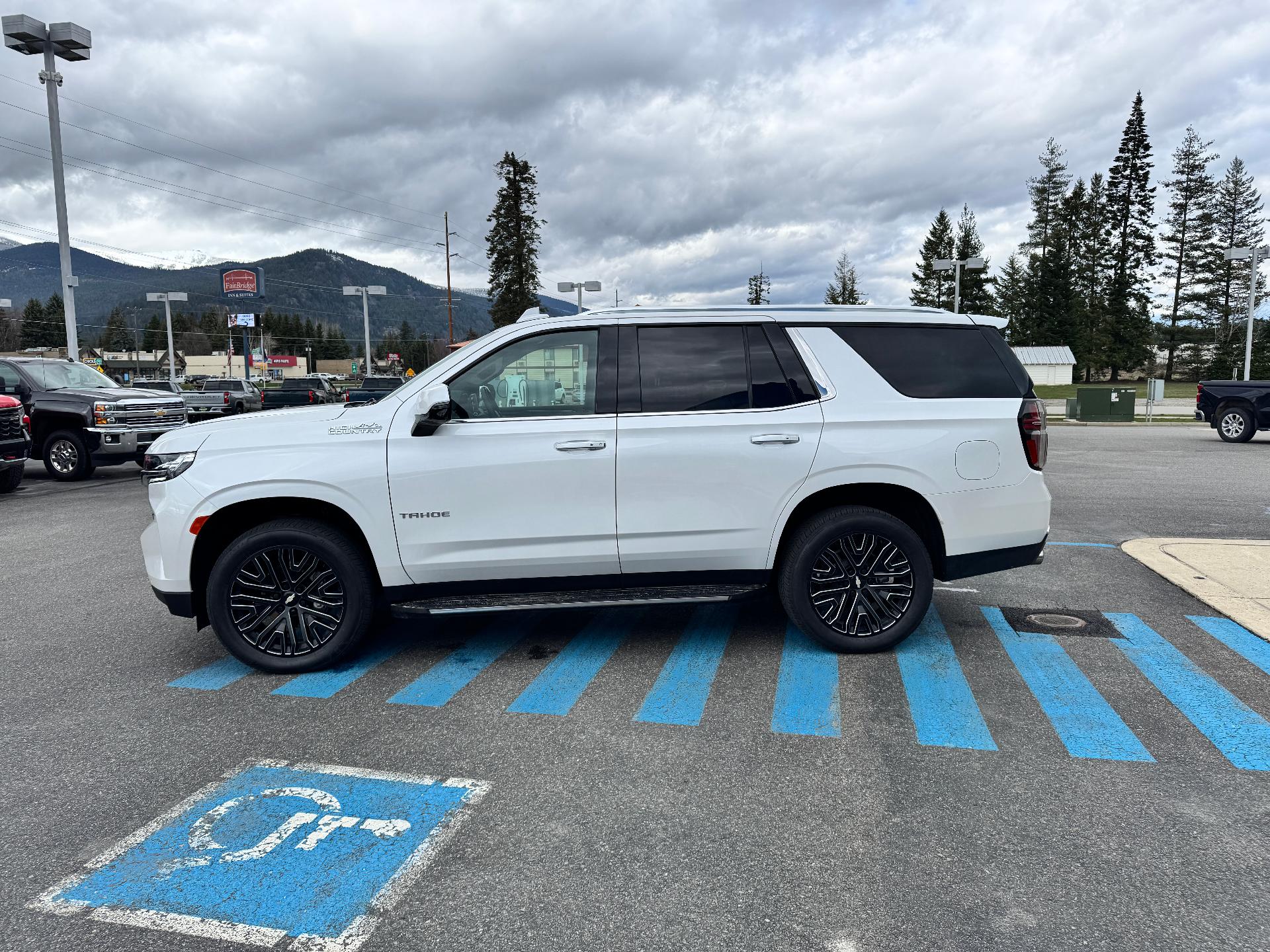 View vehicle photo 4