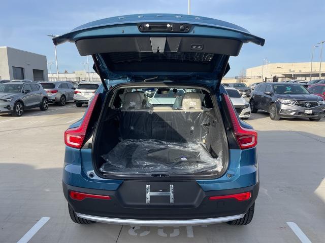 2025 Volvo XC40 Vehicle Photo in Grapevine, TX 76051