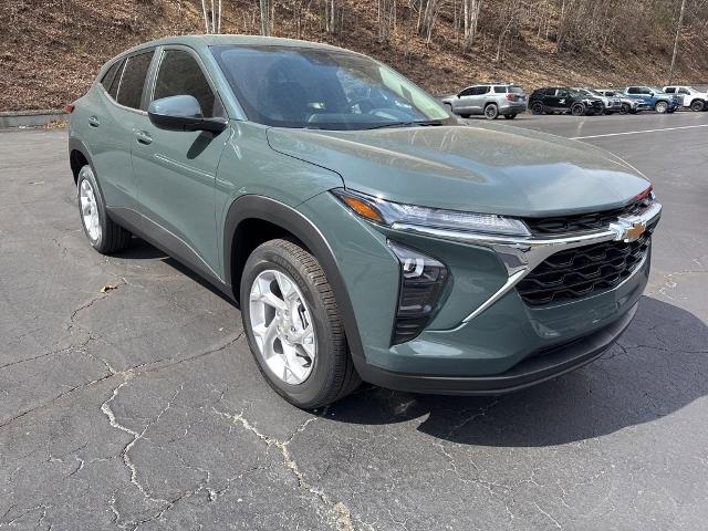 2025 Chevrolet Trax Vehicle Photo in MARION, NC 28752-6372