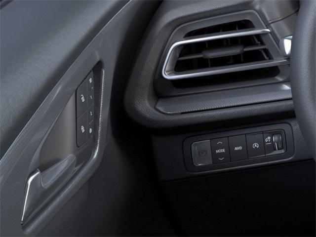 2025 Chevrolet Traverse Vehicle Photo in ENGLEWOOD, CO 80113-6708
