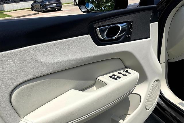 2025 Volvo XC60 Vehicle Photo in Houston, TX 77007